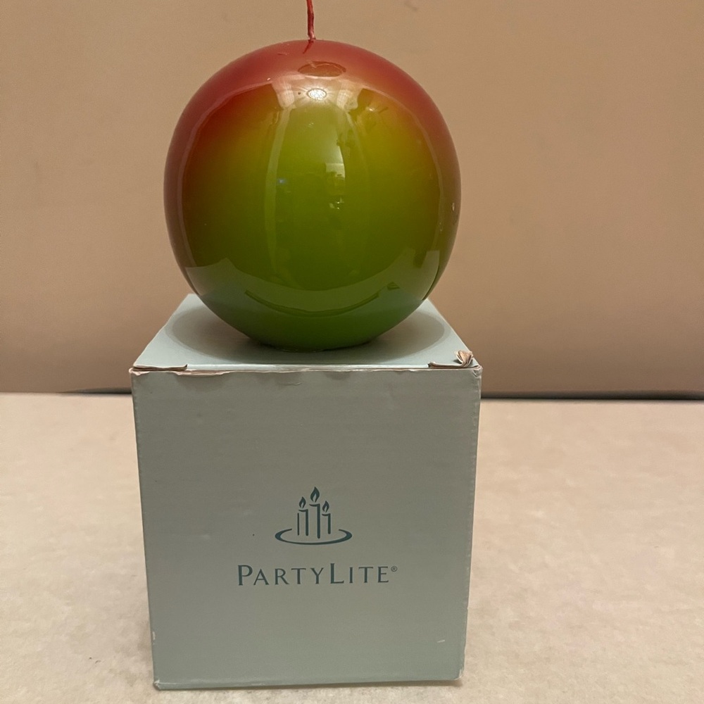 PartyLite Two-Tone Pink and Green Spherical Candle